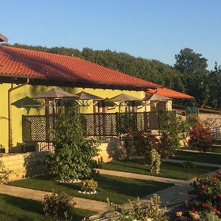 Agriturismo Da Mamma อัลบา ภายนอก รูปภาพ